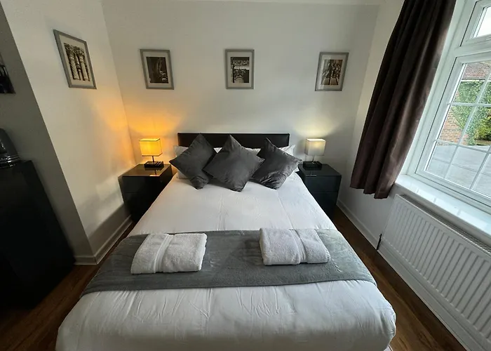 Oakhurst Gatwick B&B