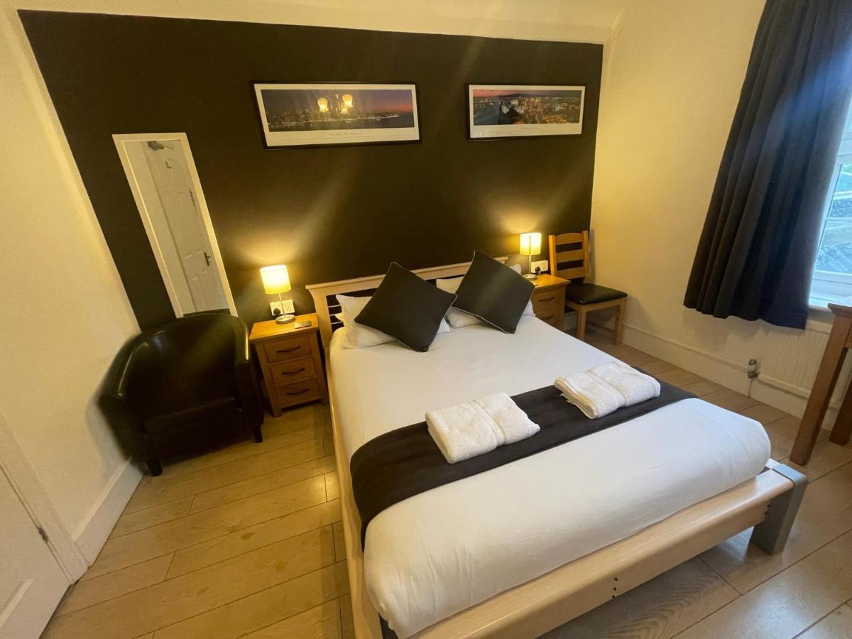 Oakhurst Gatwick Bed & Breakfast Crawley (West Sussex)